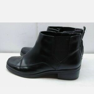 Easy Spirit Black Faux Leather Ankle Chelsea Boots Woman .Size 9.New Condition